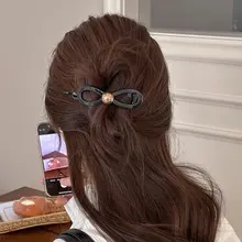 高級感あるパール付きバタフライリボンヘアクリップ【ツイストデザイン・後ろ頭用】