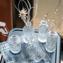 エレガントなデザインのミニガラス花瓶【浮彫り・透明・インテリア装飾用】