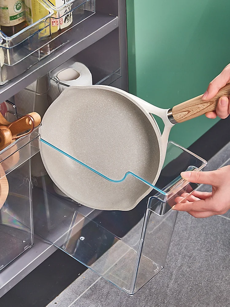 キッチンの鍋蓋整理ラック：キャスター付きプラスチック収納ボックスの実用性と使い方