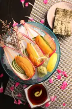 手作り竹製小舟型バスケット【赤い縁取り・フルーツ・お菓子用・寿司・刺身用】