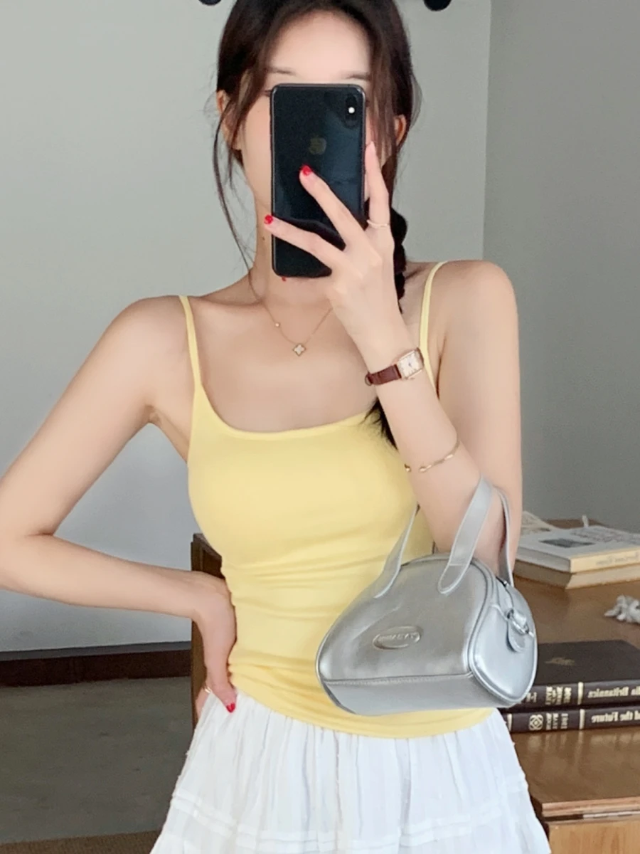 「Cカップ 着衣 って何？」「Cカップ 着衣 に合うトップスは？」——夏の日常に溶け込む、法式の胸パッ ド付きキャミソールが教えてくれたこと