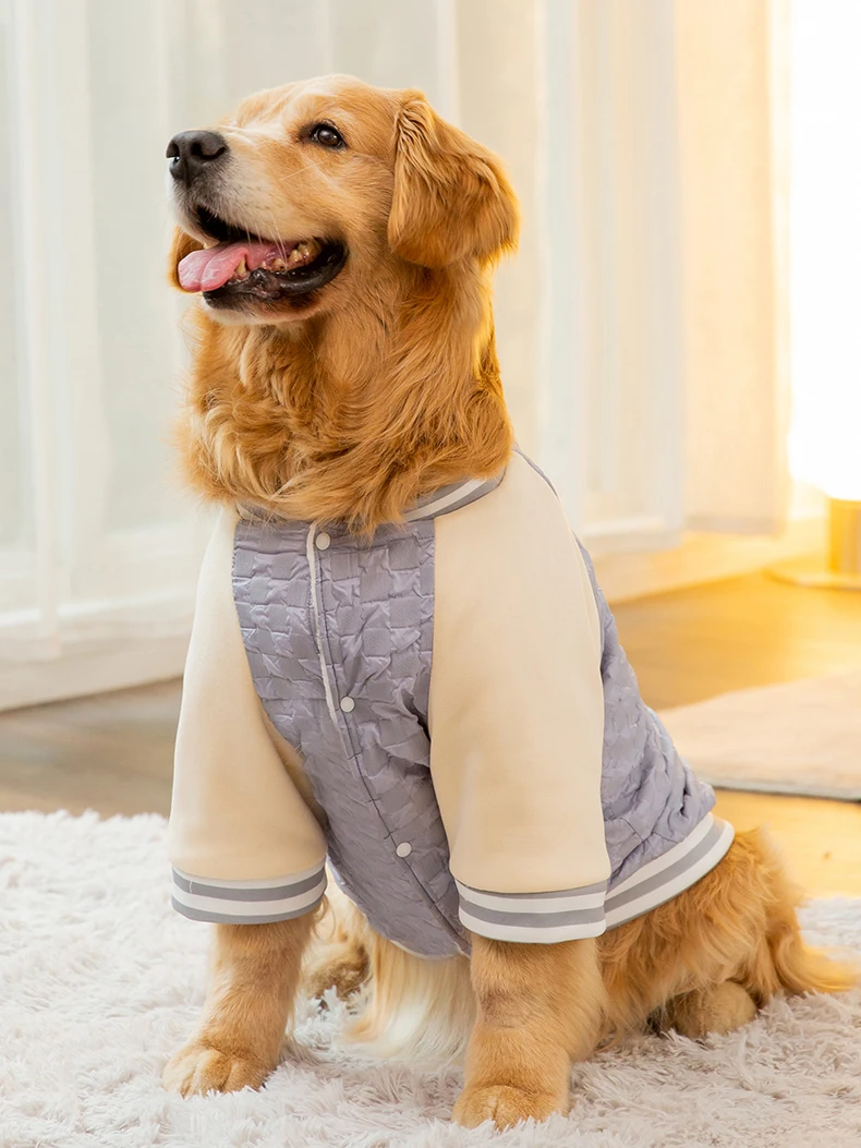 大型犬用チェック柄ダウンコート：秋冬外出時の保暖性と動きのバランスを実証