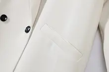 白色のドロップショルダー女性用ジャケット【パッドなし・デザイン性豊か】