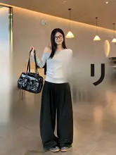 ブラックのフィットパンツ【高腰・ドレープデザイン・秋用】