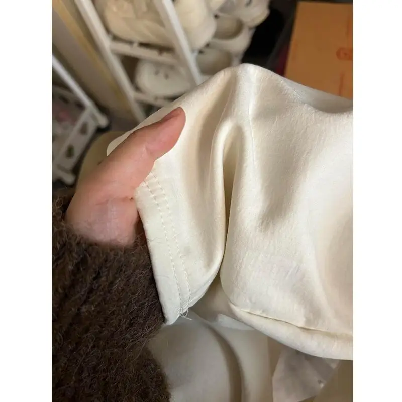 11月の通勤スタイルに欠かせない「クリームホワイトワイドパンツ」は、どう選ぶ？