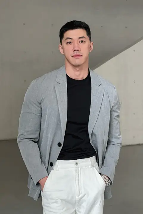 ビジネスカジュアル仕様の薄手ブレザー【シングルボタン・春秋用・平驳領】