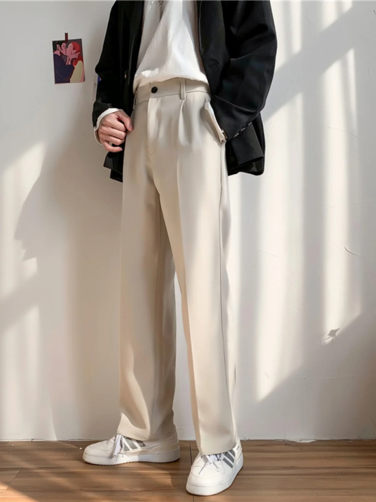 トレンド感満載のフィットワイドパンツ：メンズスウェットパンツ2026年向けの青春流行スタイル