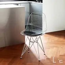 金属製のダイニングチェア【シンプルデザイン・一人用・バウハウススタイル】