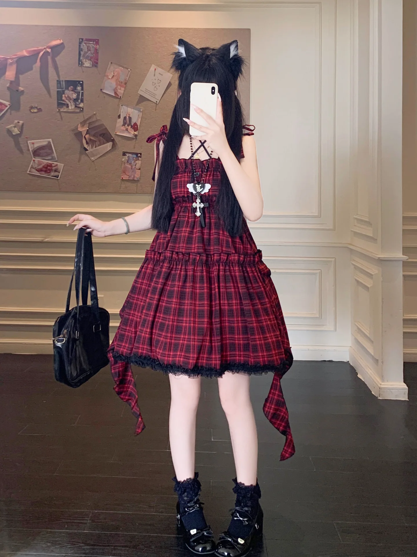 ヴィ  ンテージガーリーのドレスを選ぶなら、この赤黒チェックが救う理由は？