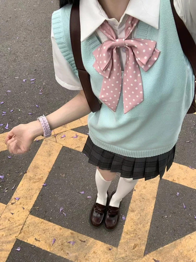 春の服装で迷わない！ドット柄水手 服が通勤にも合う理由は？