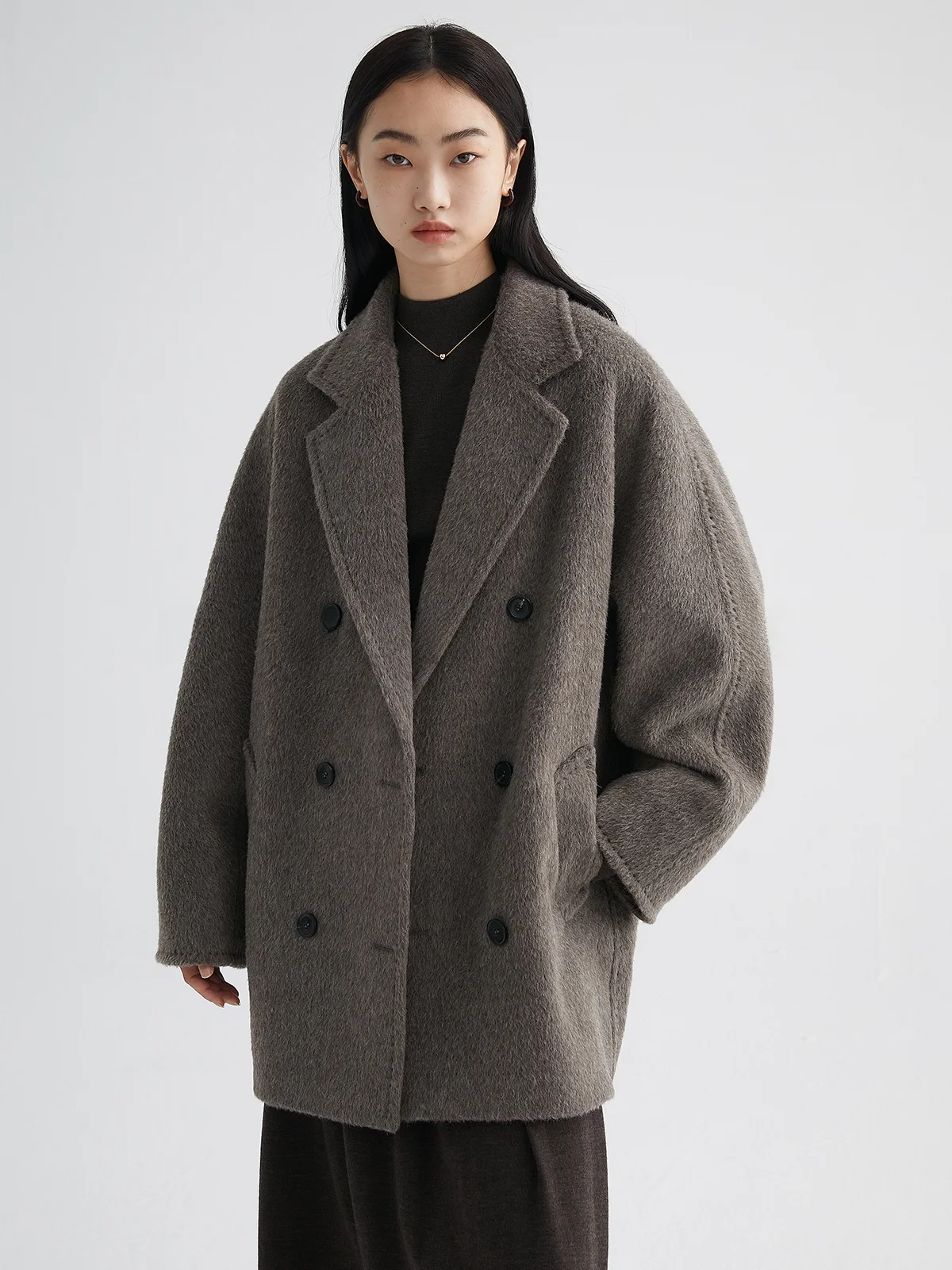 大人可愛い服 40代コーデの完全ガイド｜自然な質感とシルエットのバランス