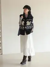 リス柄ブラックニットベスト【春用・ゆったりしたデザイン】