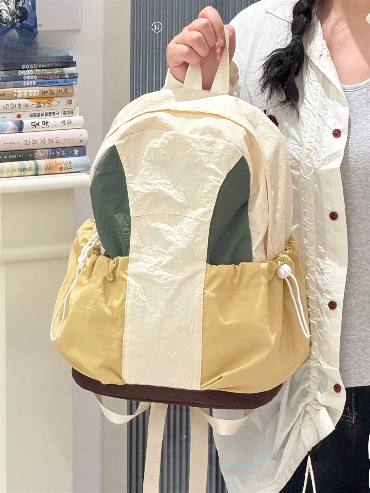 軽量で便利なアウトドア用ミニリュック：カジュアルスタイルの日常使いを実証