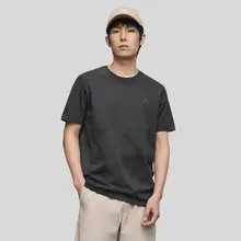 クール感ある刺繍入り 半袖Tシャツ【円形ネック・メンズ・春夏用】