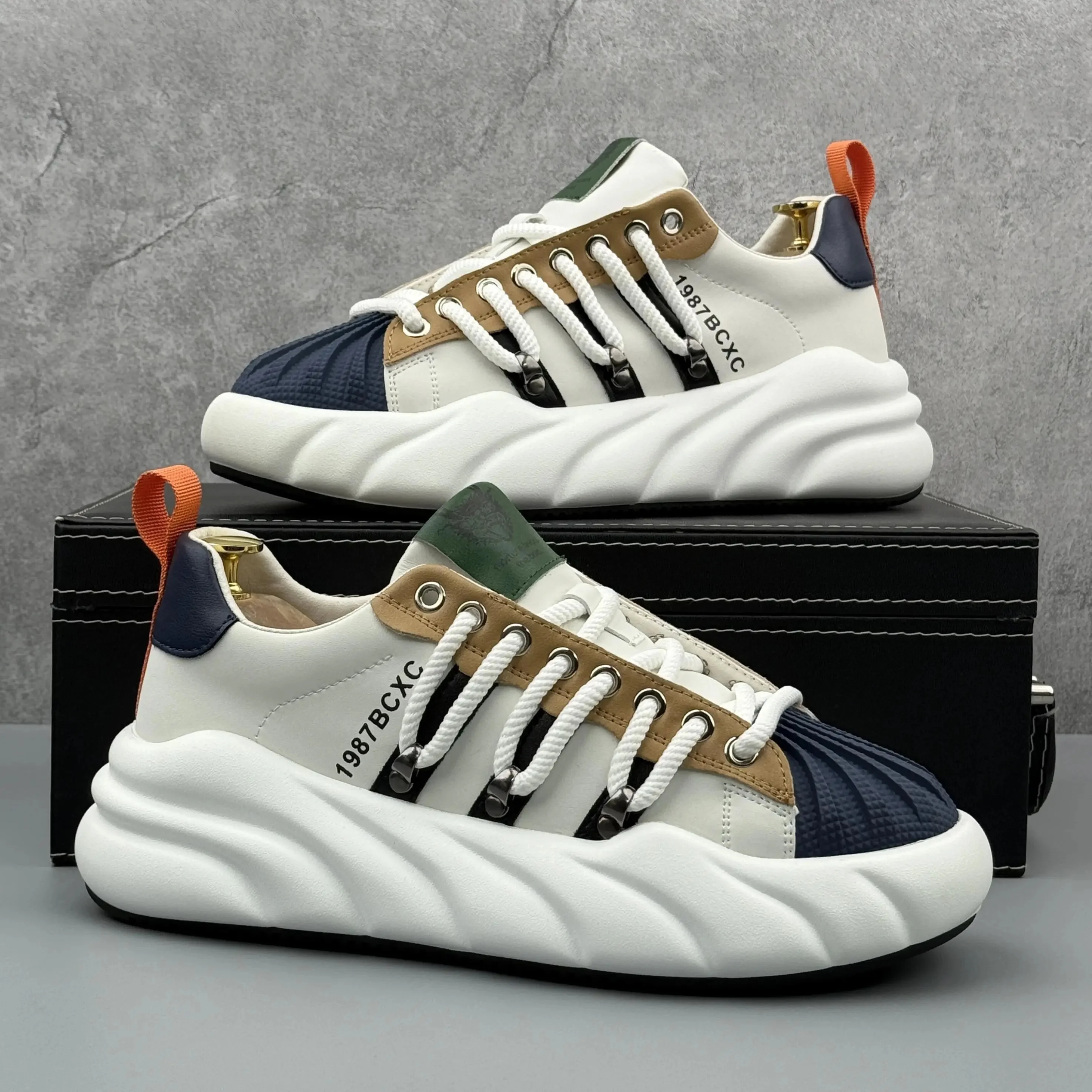 30代のカジュアルメンズにぴったり？90s hiphop スニーカーと比べて、chunky sneakers はどんな違いがあるの？