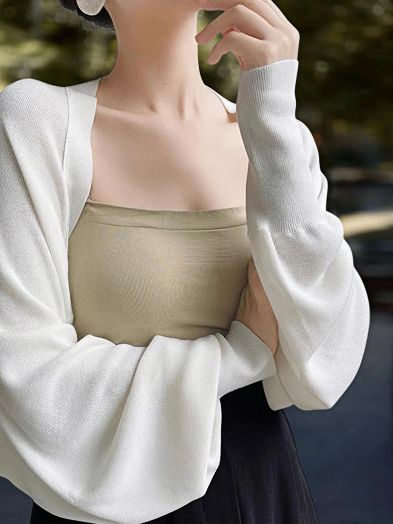 ニットにカーディガンを羽織るなら、通勤風のBasic Houseモデルが最適