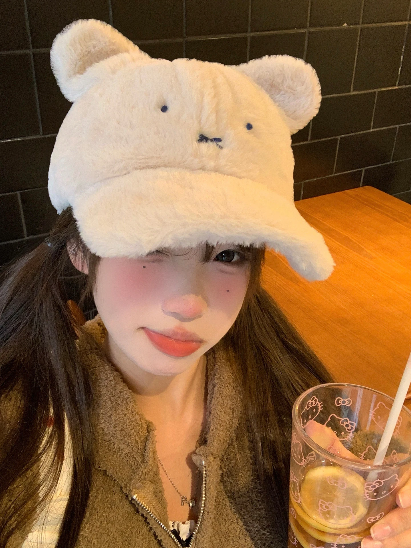 キャップ 人気 2025年、どう選ぶ？可愛いウサギ耳デザインの冬用ボールキャップが注目