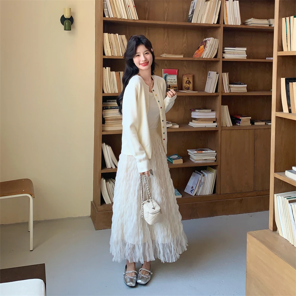 池田エライザの服を選ぶなら、この1着が最も心を和ませる理由は？