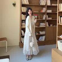 エレガントなデザインのジャケットとスカート【春秋用・米色・優雅な印象】（セットアップ対応）