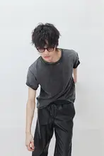ヴィンテージ感あるグランジスタイルの短袖Tシャツ【花柄・男性用】