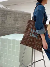 チェック柄のクラシックなショルダーバッグ【刺繍あり・コントラストカラーデザイン】