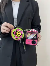 マゼンタの笑顔花デザインのイヤフォンケース【編み紐付き・三星Z Flip4対応・衝撃吸収デザイン】