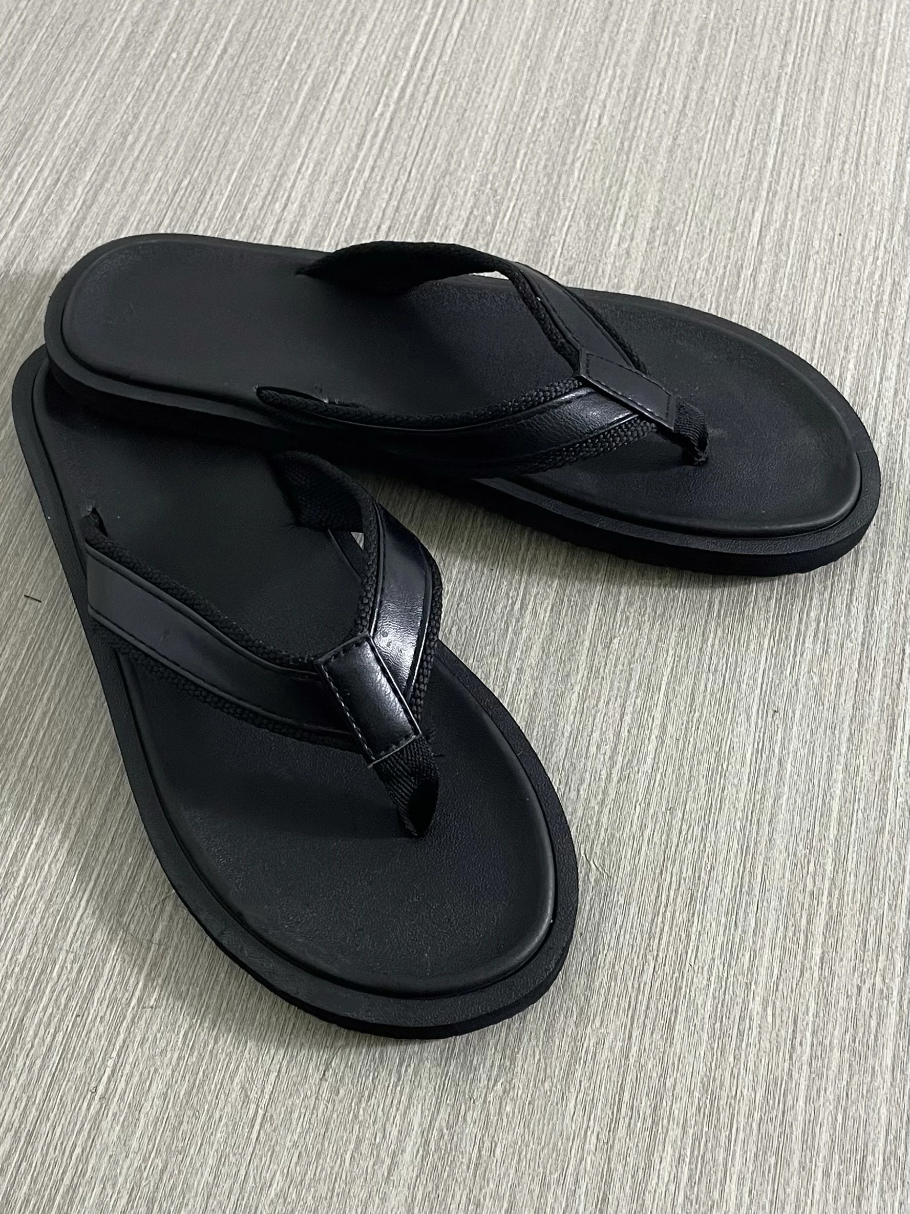 スラックス サンダル メンズ どう選ぶ？シンプルで実用的な夏の1本が今、注目されている