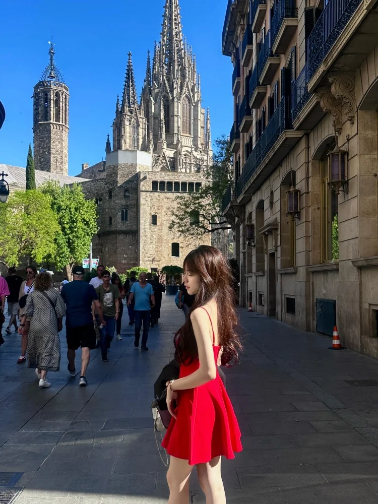 ミニドレスはどんなもので、どんな場面で着るの？