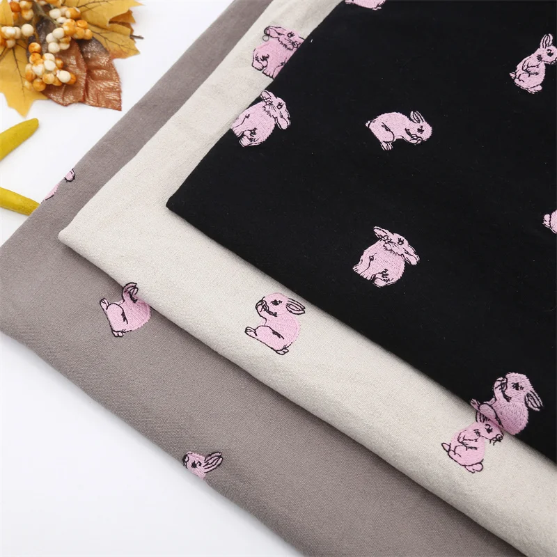 厚手麻混紡生地のうさぎ刺繍：ハンドメイド用クッションやテーブルクロスに最適な素材