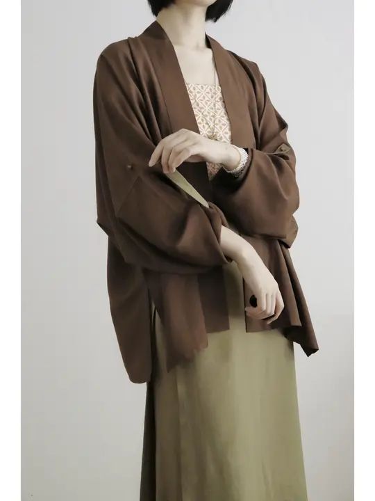 夏にぴったり！飛行機袖のショートブラウスと唐灯籠パンツ【日常用・漢服】（セットアップ対応）