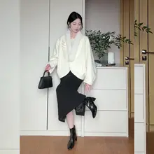 秋冬用の毛襟カーディガン【ゆったりシルエット・白のニット・フレアスカート付き】（セットアップ対応）