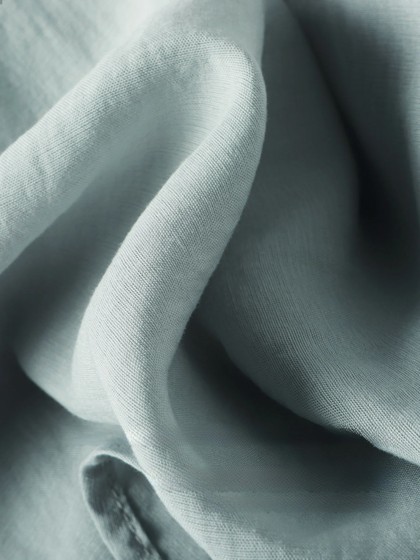 春夏用 軽やかで通気性の良い長袖シャツ【速乾・シルエット・リネン混】：オフィスカジュアル メンズ に最適な通勤シーンでの着用ガイド