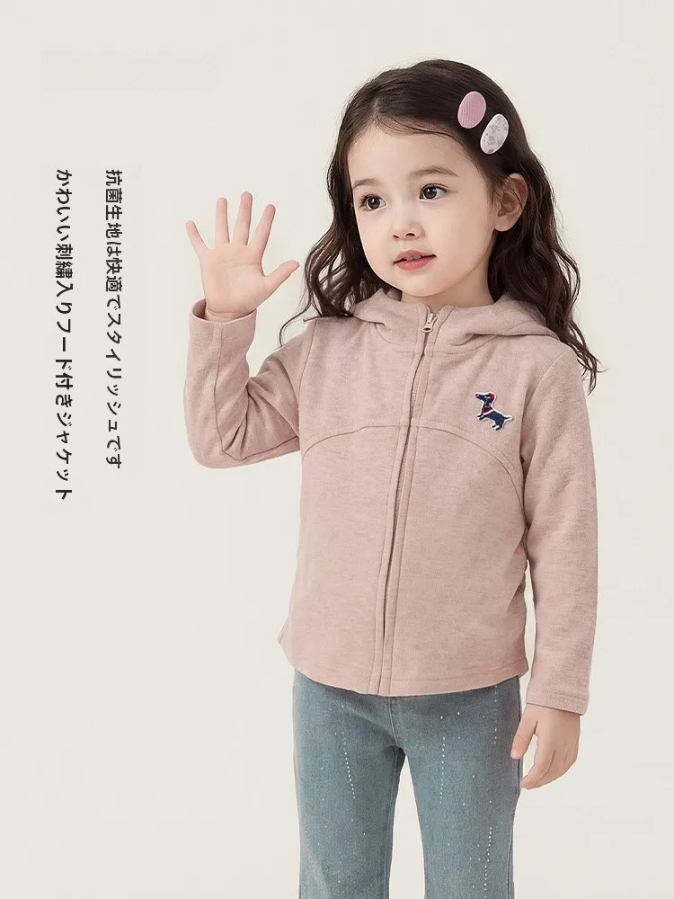 20度の季節に子どもをどう着せるべきか？——通気性とおしゃれを両立するジャケットの選び方