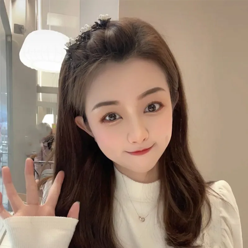 編み込みデザインのヘアクリップ：かっこいいウルフカット結びに最適な女性用ヘアバンド