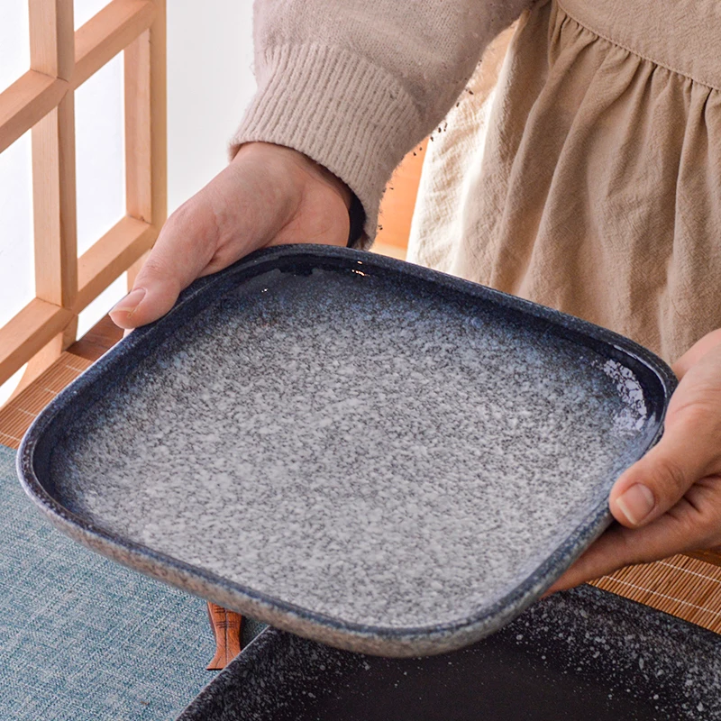 深型正方形プレート：厚みのあるデザインと日系風味の高級感を実現