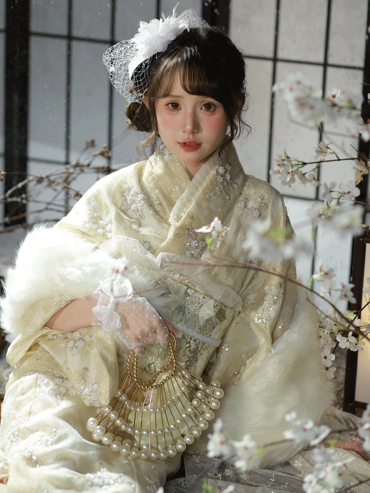 歌舞伎町で着る和服は、どう選ぶ？2026年冬の重厚感と輝きを融合したビーズ刺繍シフォンが注目