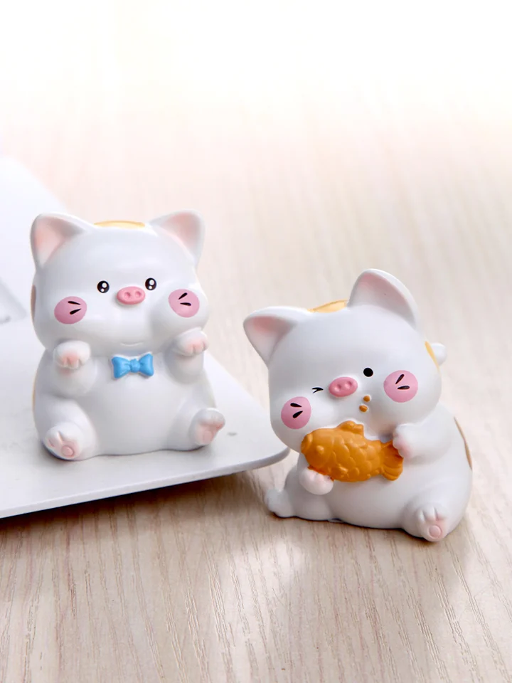 招き猫とかわいい小豚の置物【癒し系・デスク装飾用】