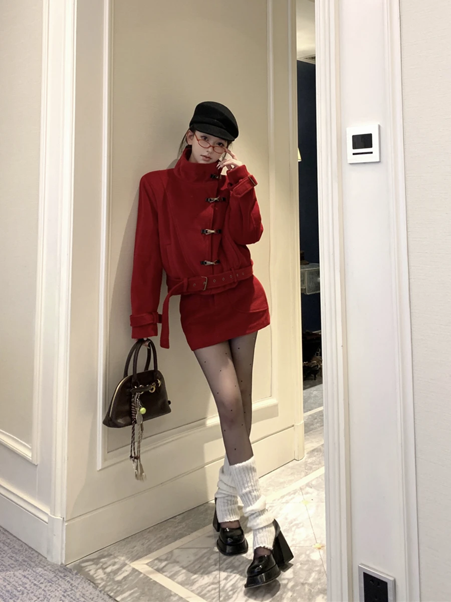 レトロスタイルの立ち襟長袖ジャケットで春の着こなしをどうするか