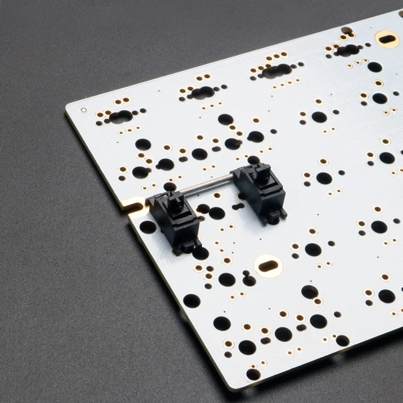 タマイズメカニカルキーボード【Cherry PCBクリンチクリップ・サテライトスタビライザー・無剛性】とは？