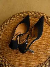 羊革製 ミドルヒールポインテッドトゥパンプス【ブラック・スエード調・アンクルストラップ】
