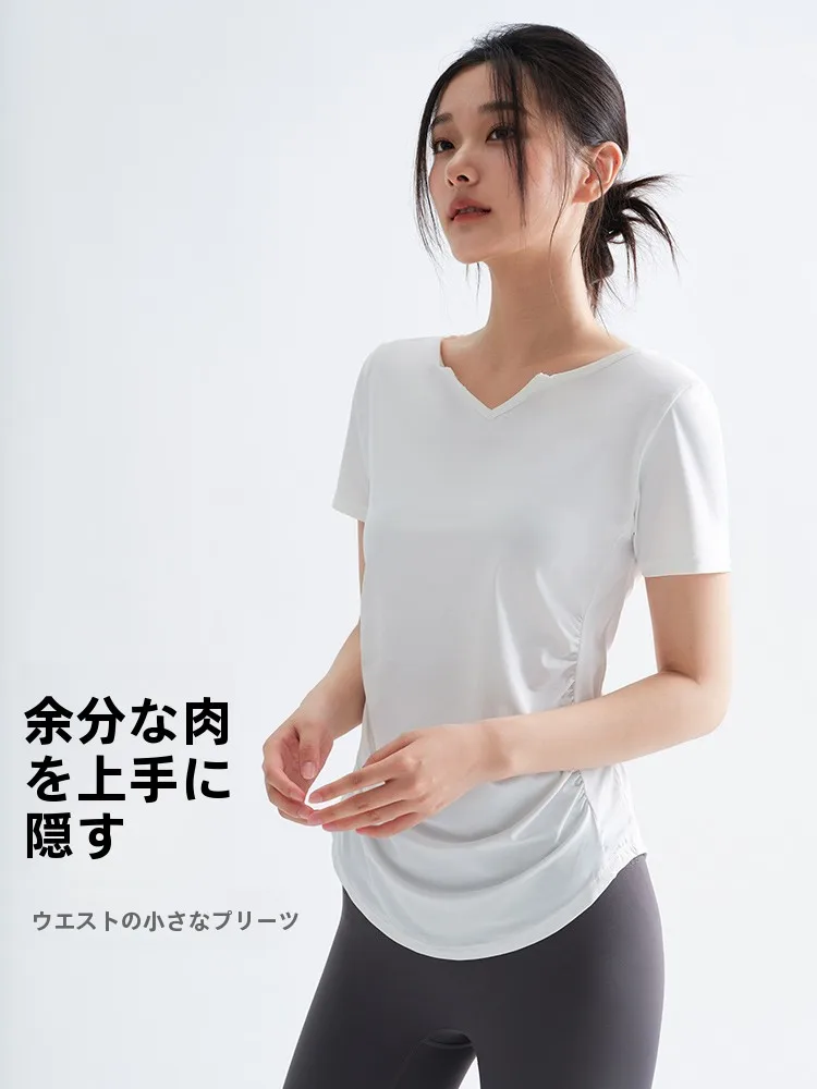 女性用トレーニング半袖Tシャツ：汗をかいても臭わない服としての実用性と性能