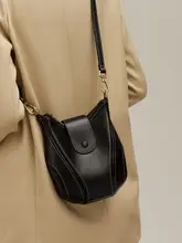 本革製 レディース ショルダーバッグ【高級感・斜め掛け・小型】