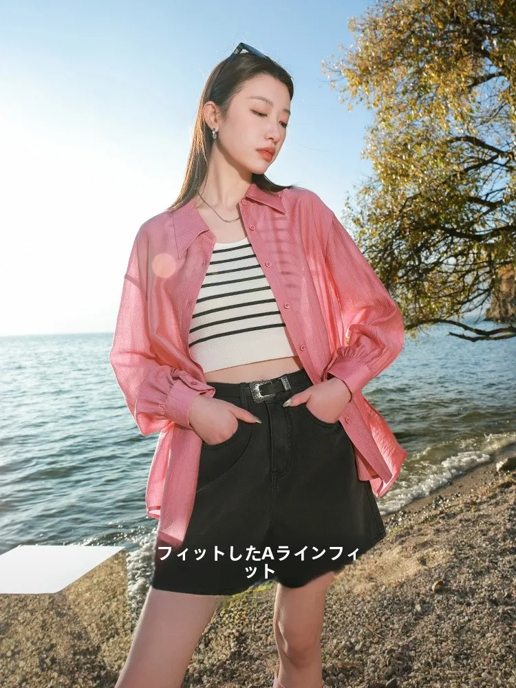 快適なデニム中丈パンツ：中腰・ストレート・シンプルデザインで夏のカジュアルスタイルを実現