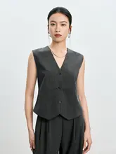 深灰色ストライプデザイン 高級感あるシングルボタンのジャケットベスト（セットアップ対応）