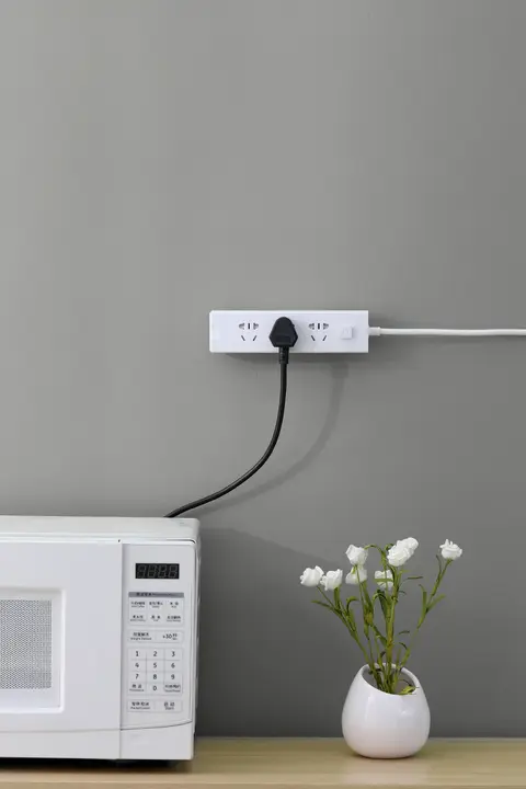 壁掛け用のコンセントクリップ【穴あけ不要・家庭用・ルーター設置用】