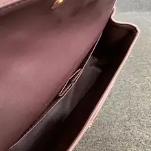 本革製 レディース ショルダーバッグ【小型・ダイヤモンドキルト・チェーンストラップ・ロック付き】