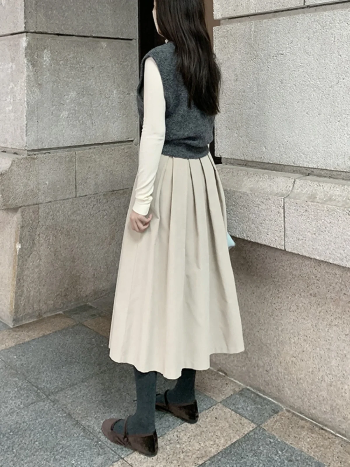 マーメイドスカート コーデ 完全ガイド｜春から秋にかけてのバランスと選び方