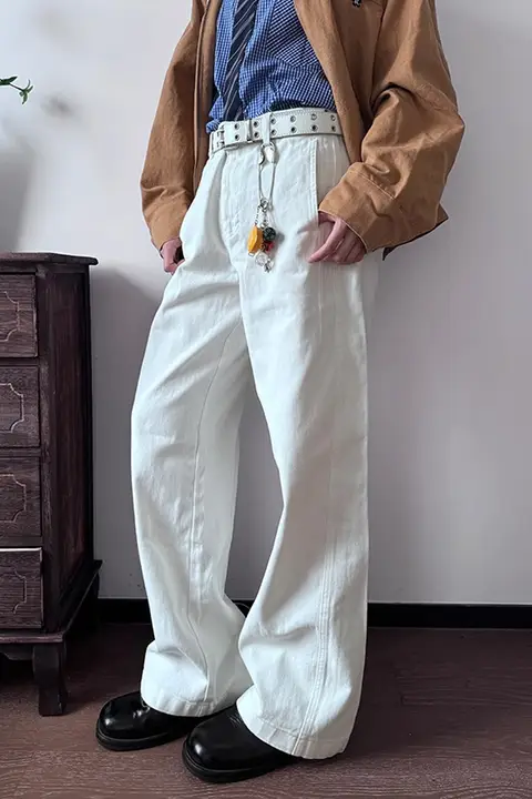 オフホワイトのシンプルデザインデニムパンツ【ユニセックス・ワイドレッグ・フィット】