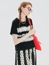 レーストリム付き黒色カジュアルTシャツ【夏用・短袖・デザイン性】