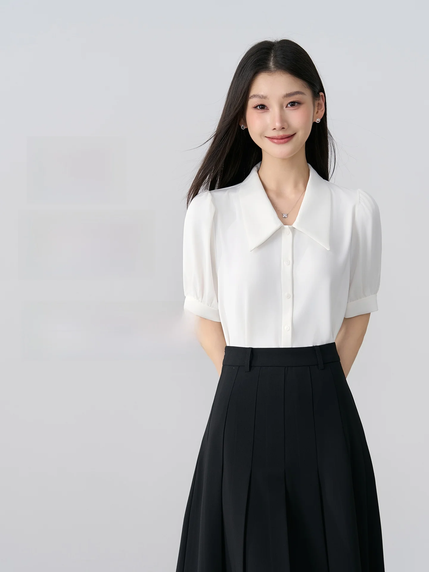 通勤の夏にぴったりなブラウスは、本当に「シフォン」を選ぶべき？